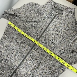 Lululemon size 6 define Jacket/Zip-up Define Jacket thumbnail 3