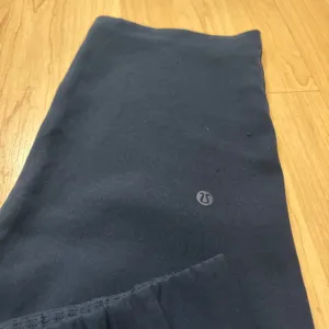 LULULEMON On The Fly Crop Woven 23" In True‎ Navy Size 10 thumbnail 4