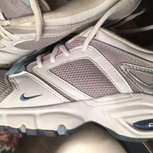 Women’s Nike Air Sneakers-Size 7 thumbnail 8