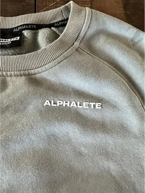 Alphalete Women's Cropped Sweatshirt - Medium thumbnail 6