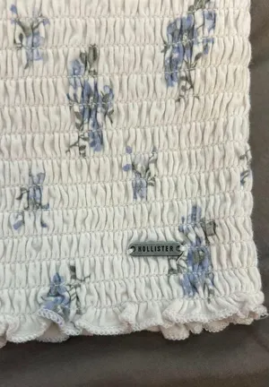Hollister Cropped White Blue Flower Stretchy Tank Top thumbnail 2