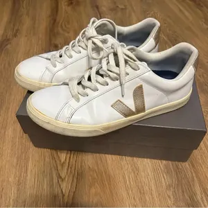 VEJA white gold lace up low top shoes sneakers women’s 10 thumbnail 2