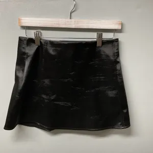 Zara Mini Skirt‎ Womens Small Black Textured Coated A-Line Night Out Edgy thumbnail 2