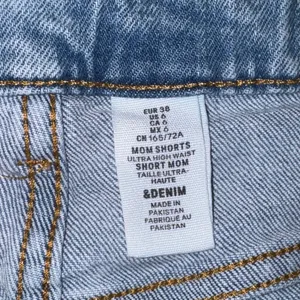 Levi's Denizen light wash denim shorts  thumbnail 4
