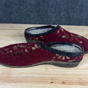 Taos Women Red Wool Floral Embroidered Clogs Mules Size EU 38 Made in Spain thumbnail 8