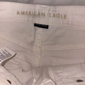 American Eagle Denim Mini Skirt Size 4 White Raw Hem thumbnail 3
