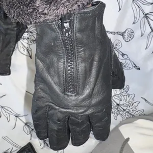Black Leather Women's Gloves thumbnail 5