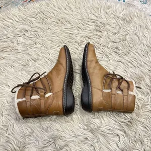 UGG Caspia 1932 Tan Leather Lace Up Ankle Sheepskin Warm Boots Womens Sz 8 thumbnail 6