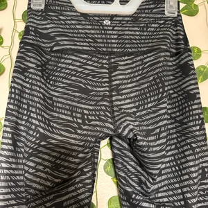 Lululemon Wonder Under Striped Leggings small goth tropical witchy casual preppy thumbnail 4