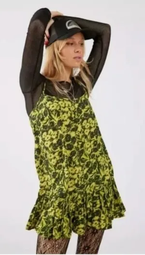 NEW Urban Outfitters‎ Camille Floral Pleated Mini Dress Women's Size S 90s thumbnail 1