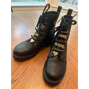 Karl Lagerfeld Paris Womens Black Leather Combat Boots Gold Charms Lug‎ Sole thumbnail 2