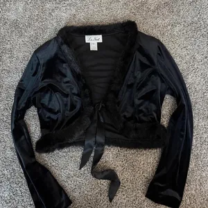 Black satin LA NUIT cropped bolero jacket with luxe faux fur trim thumbnail 4