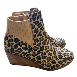 TOMS Leopard Print Wedge Booties Ankle Boots Brown Animal Print Size 6 NEW thumbnail 2