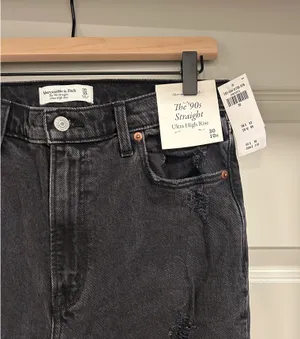 Abercrombie 90’s straight ultra high rise jeans thumbnail 2