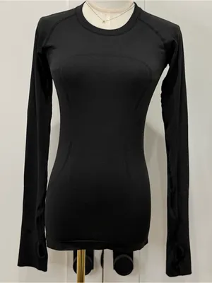 Lululemon Swiftly Tech Long Sleeve Crew Top Lunar New Year Size 4 Black Workout thumbnail 6