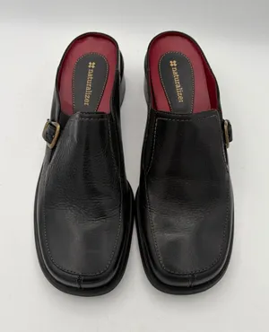 Women’s Naturalizer Size 8 Black Leather Heeled Loafers thumbnail 1