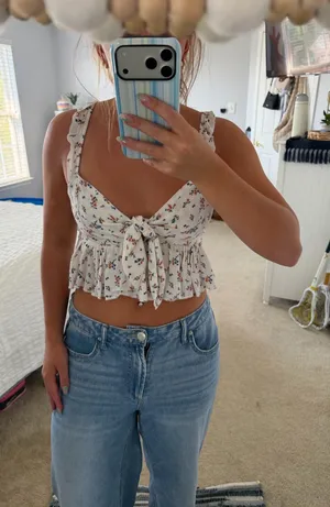 American Eagle Floral Flowy Top thumbnail 1