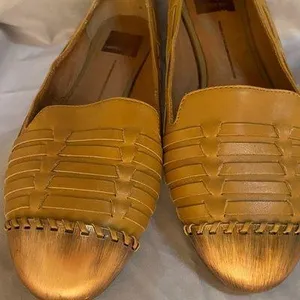 Dolce Vita Leather Tan Loafer with Bronze tip size 8M thumbnail 3
