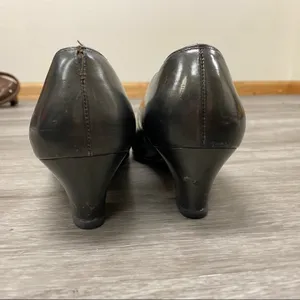 Salvatore Ferragamo Metallic Pewter Leather Pumps 9 AA Vintage thumbnail 9