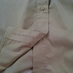 Lululemon All Days Tan Mandarin Collar Button Down Shirt Sz 8 Lagen Minimalist thumbnail 5