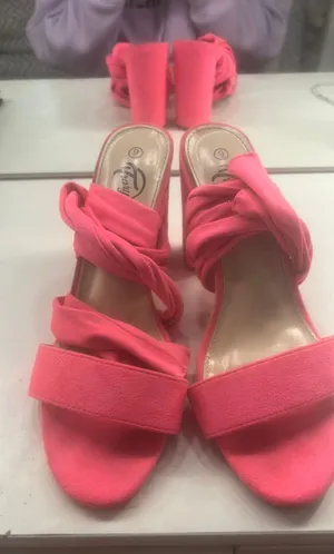 Pink Wrap Heals Size 9 thumbnail 4