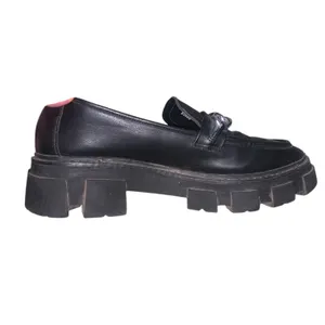 No Boundaries Black Chunky Chain Platform Lug Loafers thumbnail 5