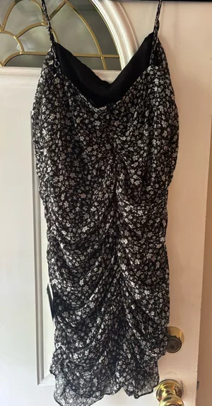 Lulus Black and white floral dress brand new with tags thumbnail 1