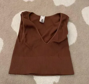 Pitaya cropped seamless v-neck top thumbnail 1