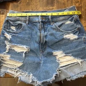 AMERICAN EAGLE Highest Rise 90’s Boyfriend Short Distressed Denim Size 6 thumbnail 7
