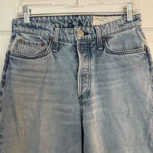 Rag Bone Alissa High Rise Barrel Leg Jeans Sz 26 Light Wash Raw Hem‎ Button Fly thumbnail 4