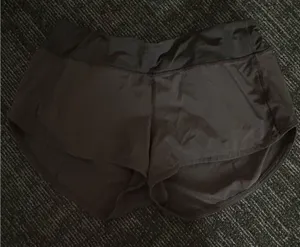 Lululemon low rise Shorts thumbnail 1