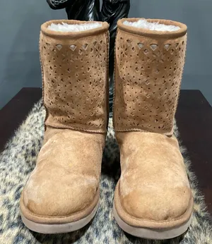 UGG CLASSIC‎ FLORA PERFORATED LEATHER BOOTS thumbnail 1