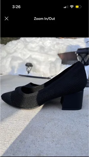 Tahari Black Heels thumbnail 2
