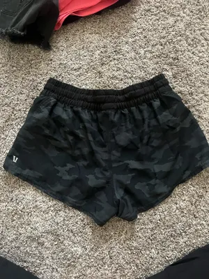 Vuori shorts thumbnail 2