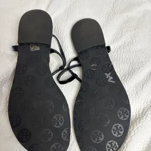 Tory Burch Patent Leather Sandal Sz 9.5 thumbnail 4