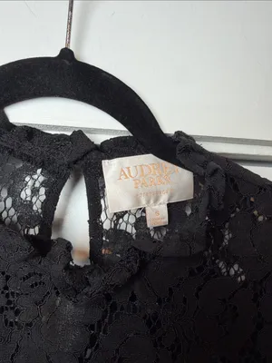 Audrey‎ Parks Black Lace Blouse small thumbnail 2