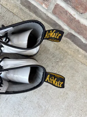Dr. Martens white boots Size M6/ W8 White Original Leather Combat Boots Womens thumbnail 2