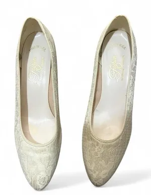 Vintage 80s Fashion 10 Endicott Johnson Ivory Lace Kitten Heel Pumps thumbnail 1