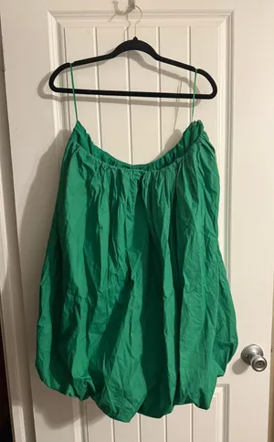 These Three Kelly Green Bubble Dress thumbnail 2