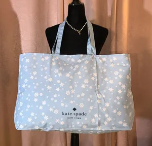 NWT Kate Spade Winter Snowflake Oversized Tote Bag thumbnail 1