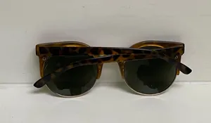 Sunglasses thumbnail 2