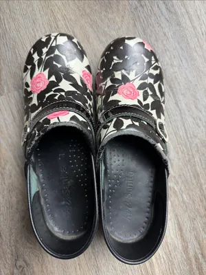 Sanita Koi Patent Leather Floral Rose Danish Clogs Size 38 (US 6.5-7) thumbnail 11