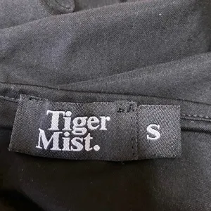 Tiger Mist Women's Black One Shoulder Sleeveless Cami Camisole Crop Tank Top S thumbnail 3