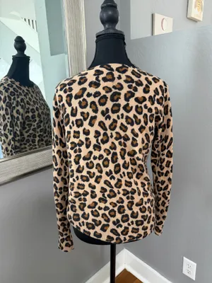 Cynthia Rowley cheetah animal print 2-ply Cashmere sweater size medium. thumbnail 3