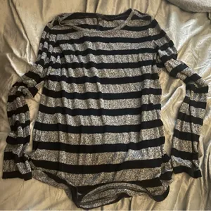 Ann Taylor Blacks & Gray Striped top Size Large 💸 SALE thumbnail 1