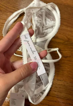 Urban Outfitters NWT Out From Under Amber Firecracker Lace Underwire Bra - 36C thumbnail 5