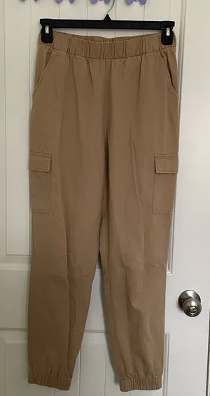 EUC H&M Divided‎ women’s tan elastic waist khaki cargo joggers pants size 6 thumbnail 1