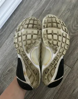 Nike Women’s Tennis Shoes thumbnail 2