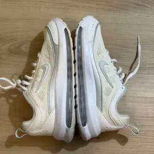 Nike Air Max AP Sneakers Womens 8 White Silver CU4870-102 Running Shoes Gym thumbnail 10