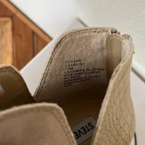 Steve Madden suede ankle boot shoes. Size 7.5 thumbnail 4